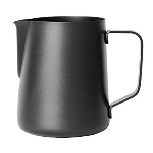 Olympia Czarny nieprzywierający dzbanek do spieniania mleka 570 ml z nowymi przydatnymi funkcjami Olympia Czarny nieprzywierający dzbanek do spieniania mleka 570 ml z nowymi przydatnymi funkcjami