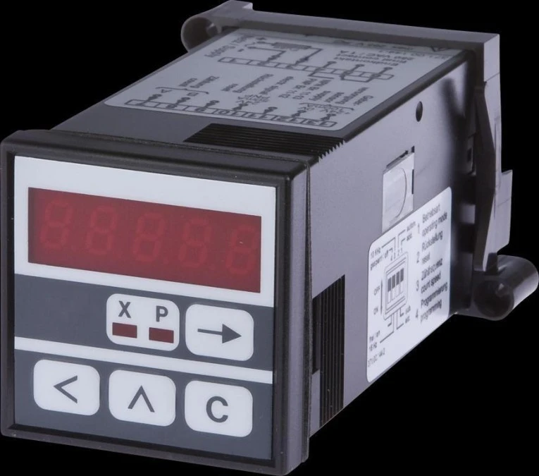 Licznik wielofunkcyjny, Wyświetlacz LED, 5 dekad, 10kHz, 1x preset, 24VDC, (NO/NC), Złącze śrubowe 13‑PIN, IP65 CM030140 - obrazek 1