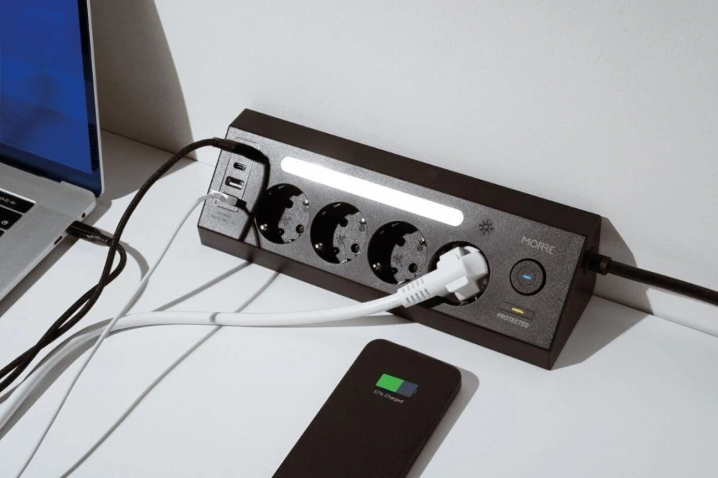 Listwa zasilająca MORRE M411 – 4 gniazda AC, 2xUSB‑C 15W, 2xUSB‑A 12W, 2m - obrazek 2