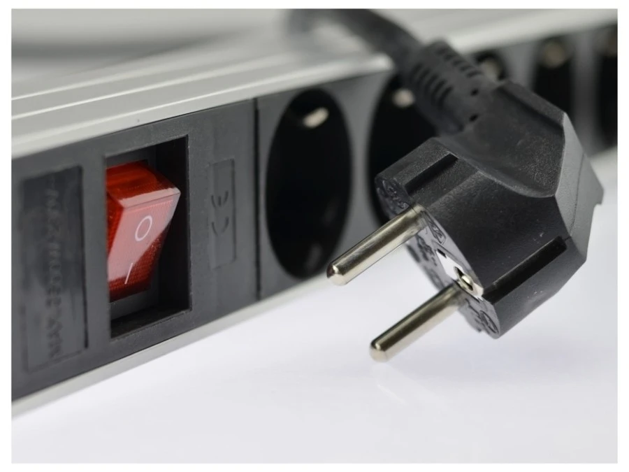 Listwa zasilająca RACK 19 1U 8 gniazd Schuko z wyłącznikiem - obrazek 3