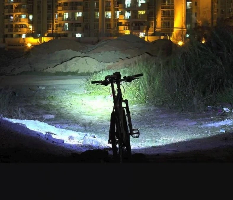 Latarka rowerowa Cree 200 lumen LED Maclean Energy + ładowarka zestaw MCE175 MCE175 - obrazek 2