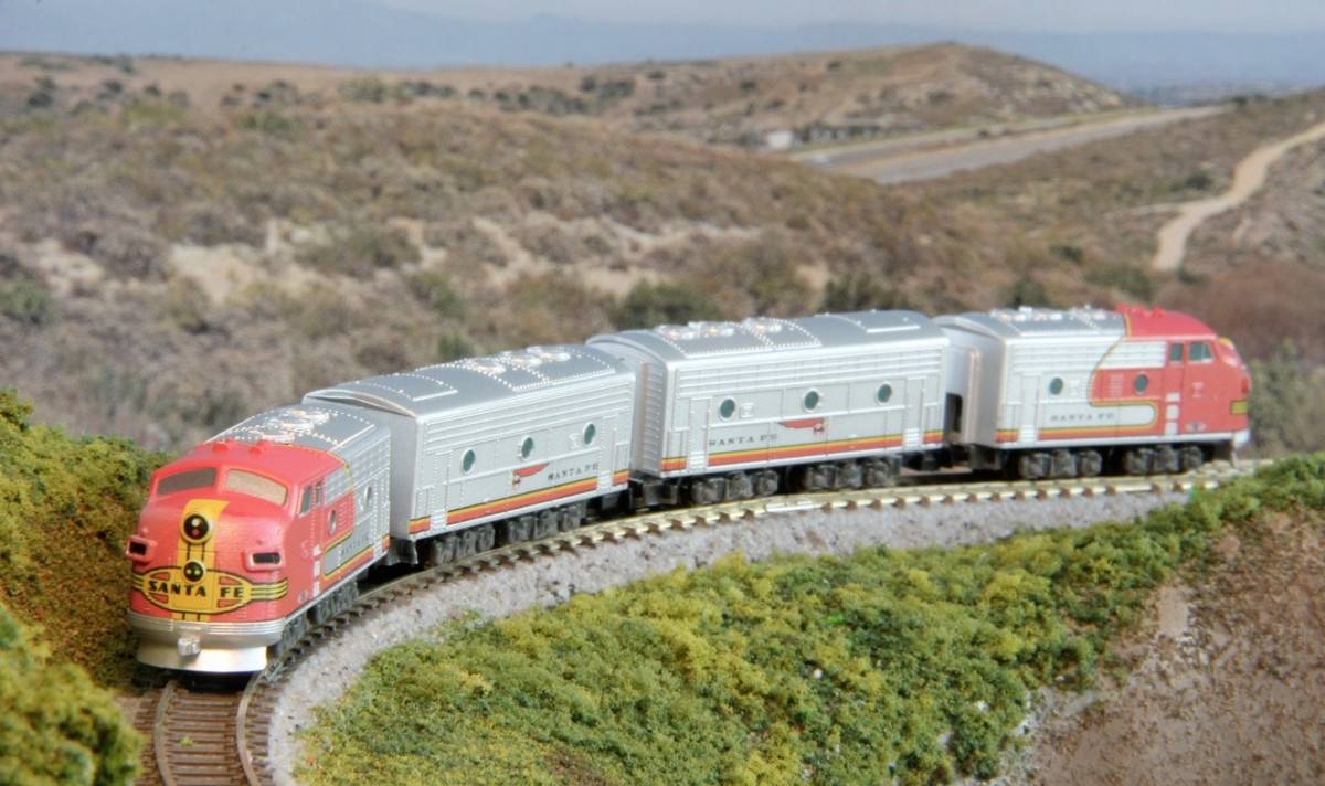 Rokuhan 7297642 Zestaw samochodowy Z Shorty EMD F7 ATSF 2 - obrazek 1