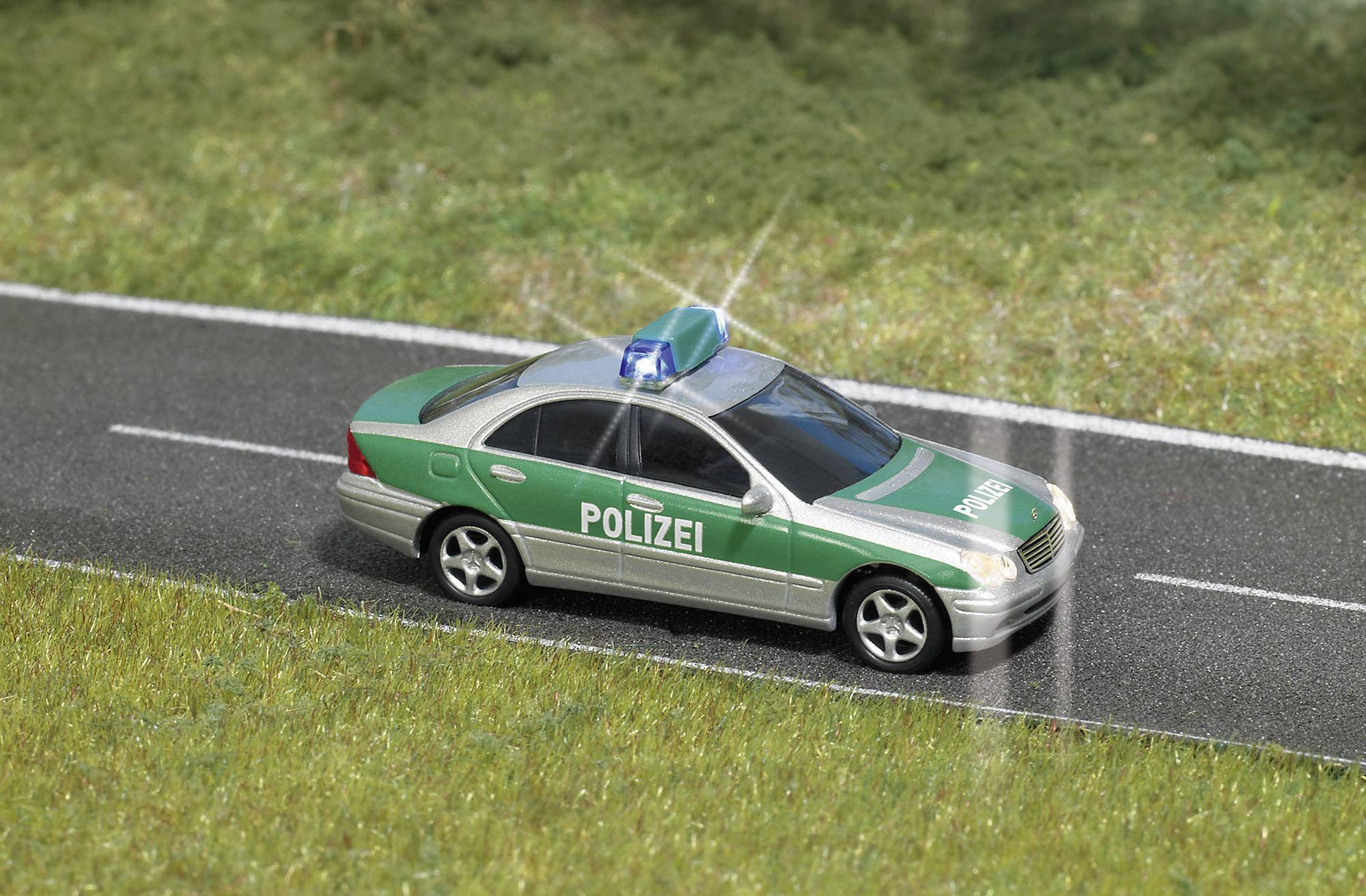 Pojazd Policji MB, z migającymi światłami, Busch, skala H0 - obrazek 1